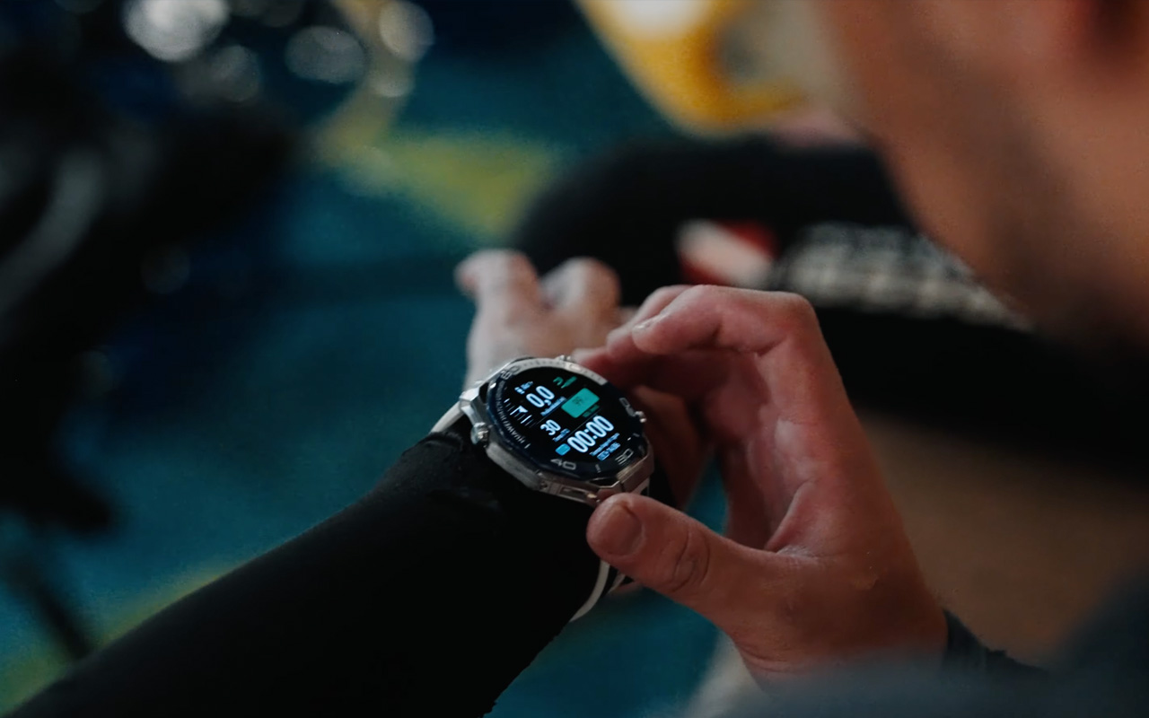 Vídeo HUAWEI Watch Ultimate 2 rodado bajo el agua por Yunyas Media